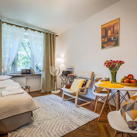 Na Muranowie - Mieszkanie Z Historia I In Muranow - A Flat With Warsaw History Exteriör bild