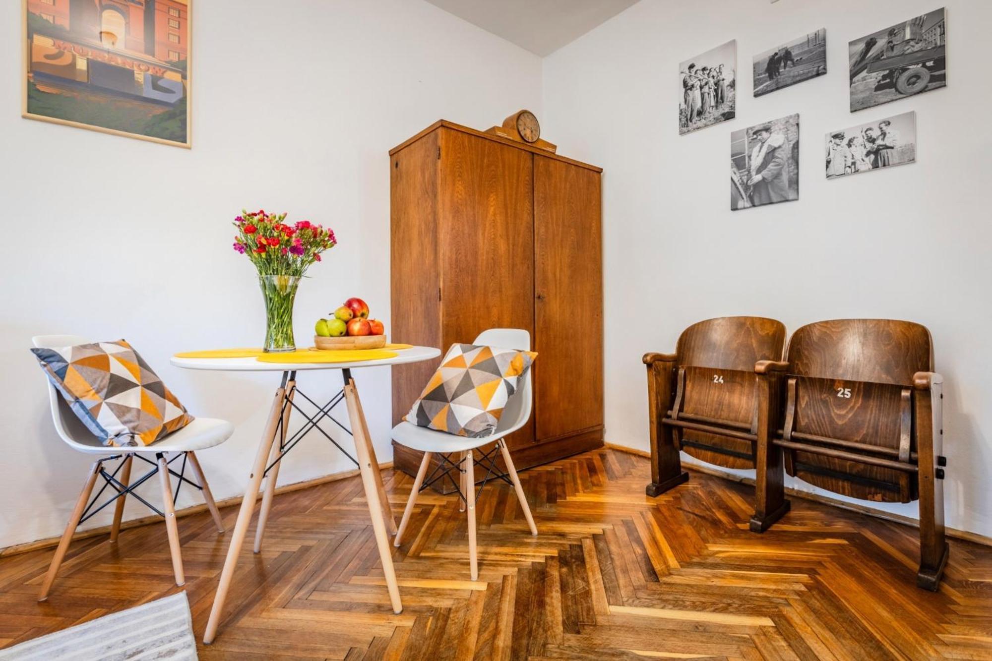 Na Muranowie - Mieszkanie Z Historia I In Muranow - A Flat With Warsaw History Exteriör bild